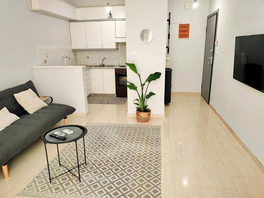 Δίπλα Στο Πάρκο Apartment Kalamata Exterior photo