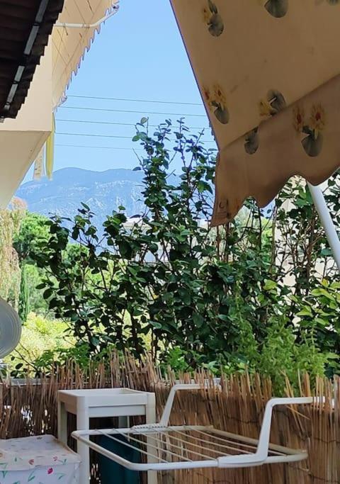 Δίπλα Στο Πάρκο Apartment Kalamata Exterior photo